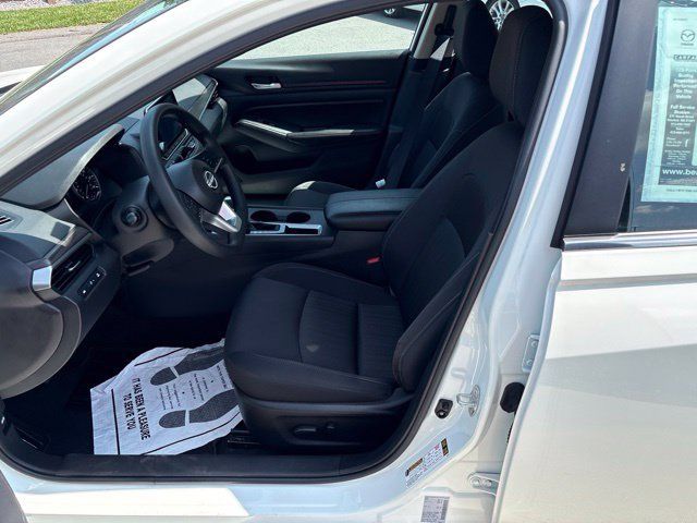 Used 2025 Nissan Altima 2.5 SV FWD image 10