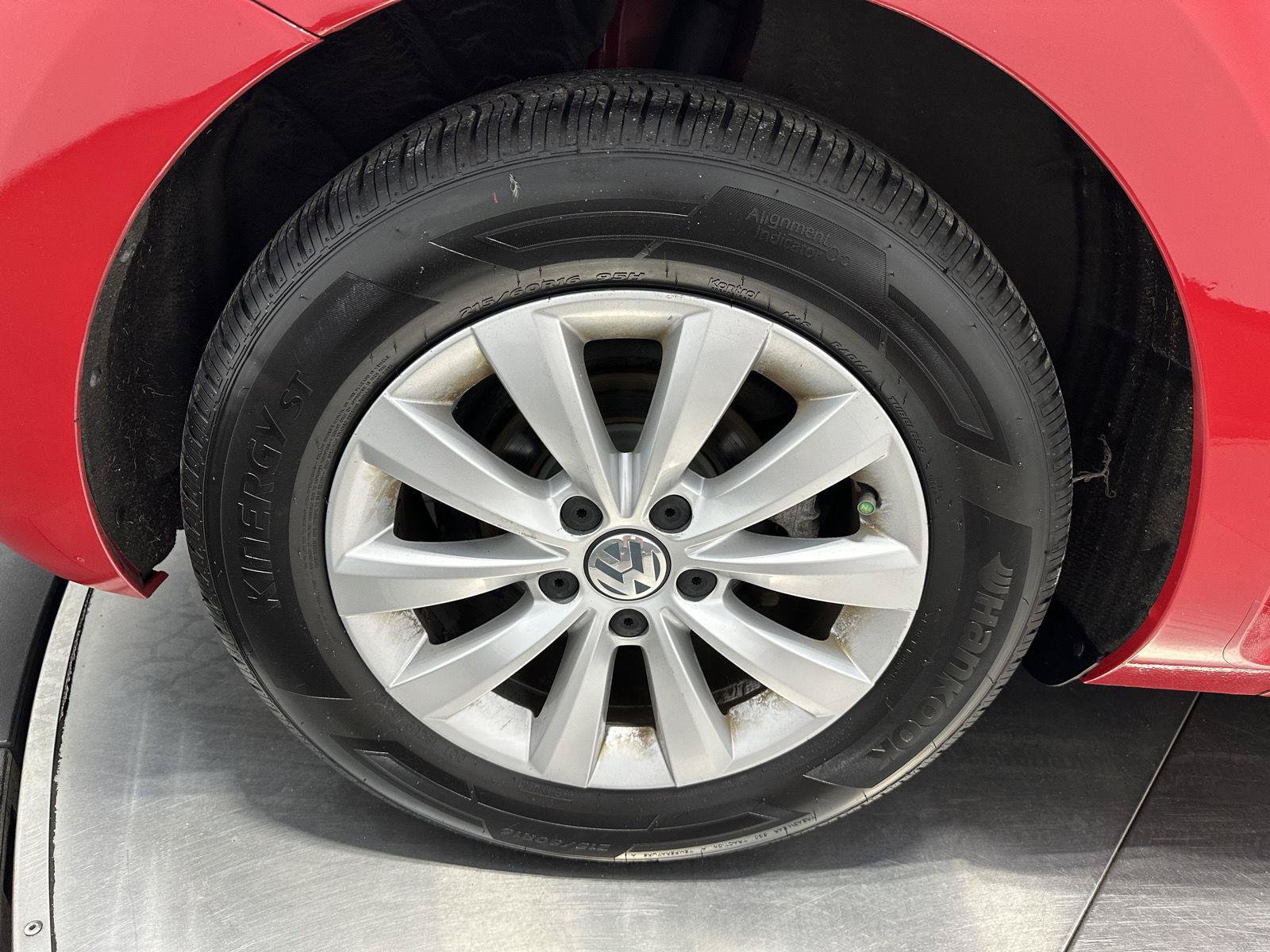Used 2019 Volkswagen Beetle 2.0T FWD image 9