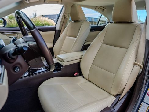Used 2018 Lexus ES 350 w/ Premier Package FWD image 26