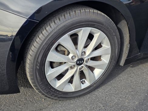 Used 2017 Kia Optima EX w/ Premium Package image 11