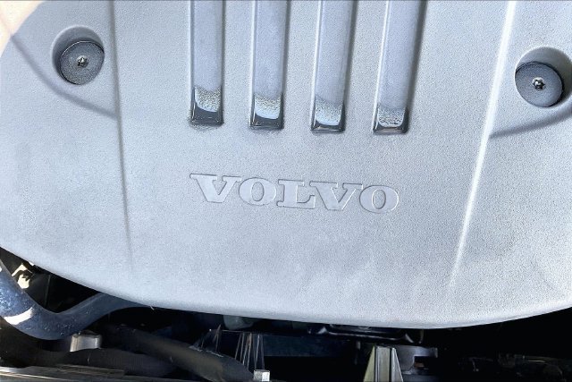 Certified 2024 Volvo V60 B5 Cross Country Plus AWD/4WD image 36