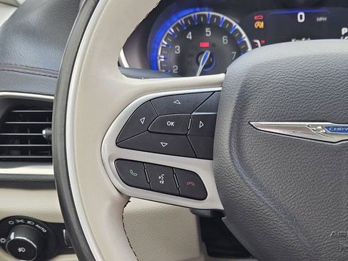 Used 2020 Chrysler Pacifica Limited image 28