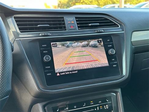 Used 2023 Volkswagen Tiguan SE R-Line image 17