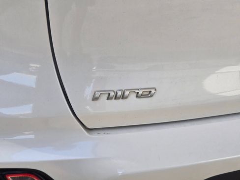 Used 2022 Kia Niro LXS FWD image 6
