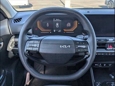 Used 2025 Kia K4 LX image 13