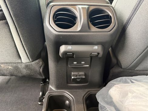 New 2025 Jeep Gladiator Sport image 27