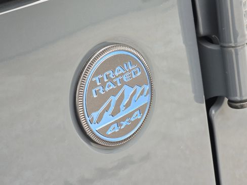 Used 2025 Jeep Wrangler Sahara image 14