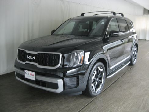 Used 2024 Kia Telluride EX w/ EX Captain's Chair Package image 21