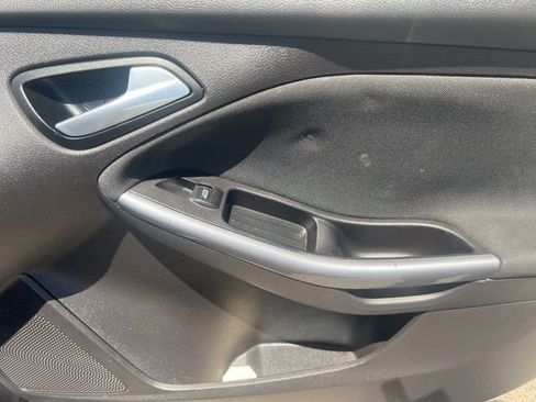 Used 2014 Ford Focus Titanium FWD image 31