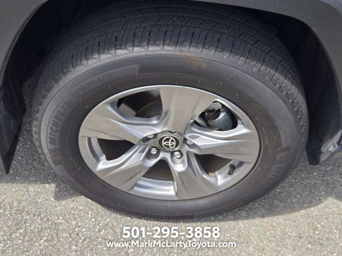 Used 2024 Toyota RAV4 XLE w/ Convenience Package FWD image 11