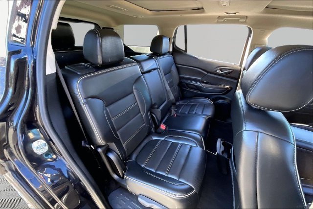Used 2021 GMC Acadia Denali w/ Denali Technology Package AWD/4WD image 17