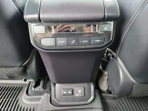 Used 2022 Toyota Highlander Platinum FWD image 22