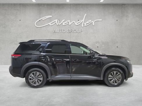 Used 2024 Nissan Pathfinder SV image 17