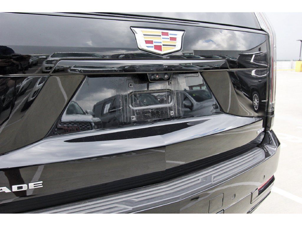 Used 2025 Cadillac Escalade ESV Sport AWD/4WD image 31