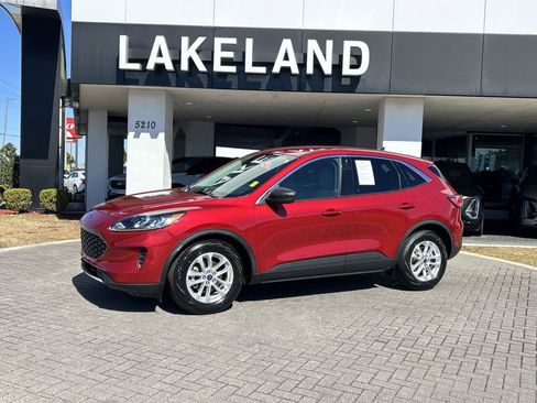 Used 2022 Ford Escape SE w/ Cold Weather Package image 2