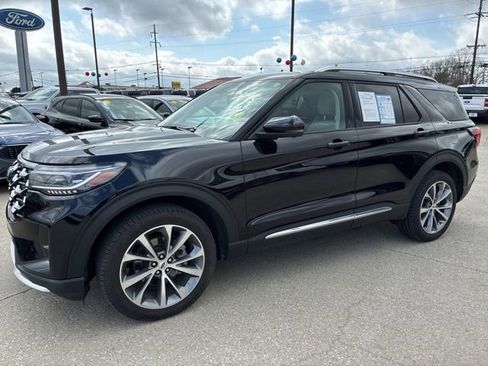 Used 2025 Ford Explorer Platinum w/ Ultimate Package image 3