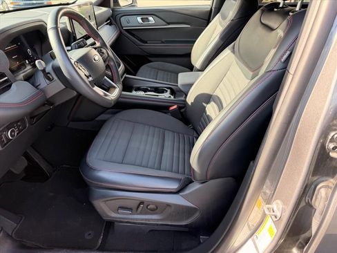 Used 2025 Ford Explorer ST-Line w/ ST-Line Street Pack image 11