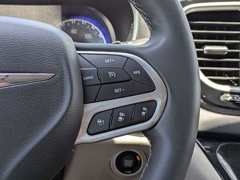 Used 2023 Chrysler Pacifica Touring-L FWD image 28