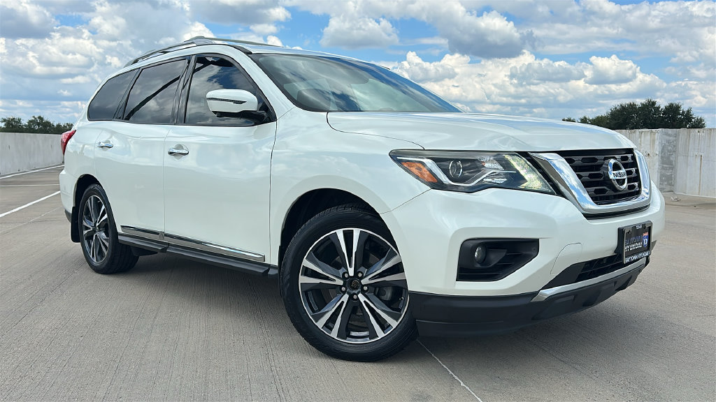 Used 2017 Nissan Pathfinder Platinum w/ Family Entertainment Package FWD image 7