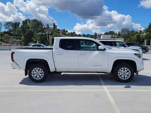 Used 2024 Toyota Tacoma SR5 image 3