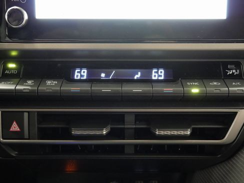 Used 2026 Toyota Camry SE image 18