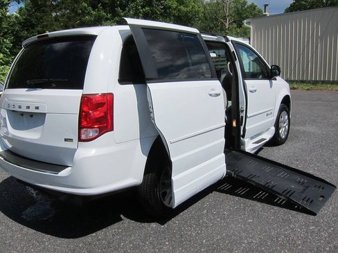 Used 2017 Dodge Grand Caravan SE w/ Power Window Group FWD image 3
