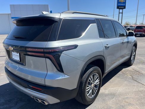 Used 2024 Chevrolet Traverse LT image 6