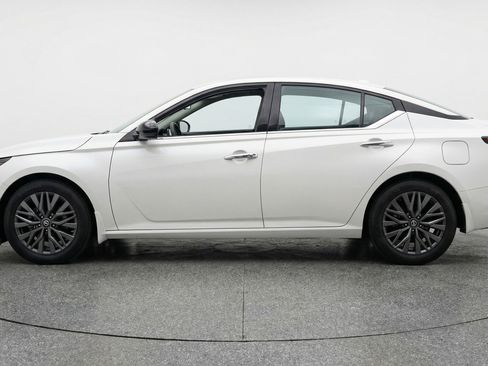 Used 2025 Nissan Altima 2.5 SV image 5