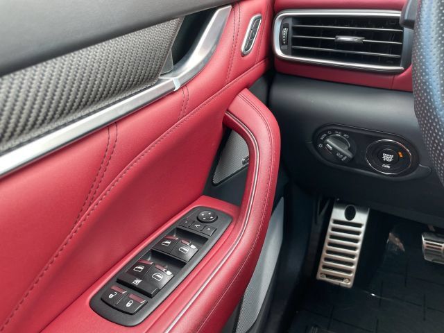 Used 2022 Maserati Levante Trofeo AWD/4WD image 31