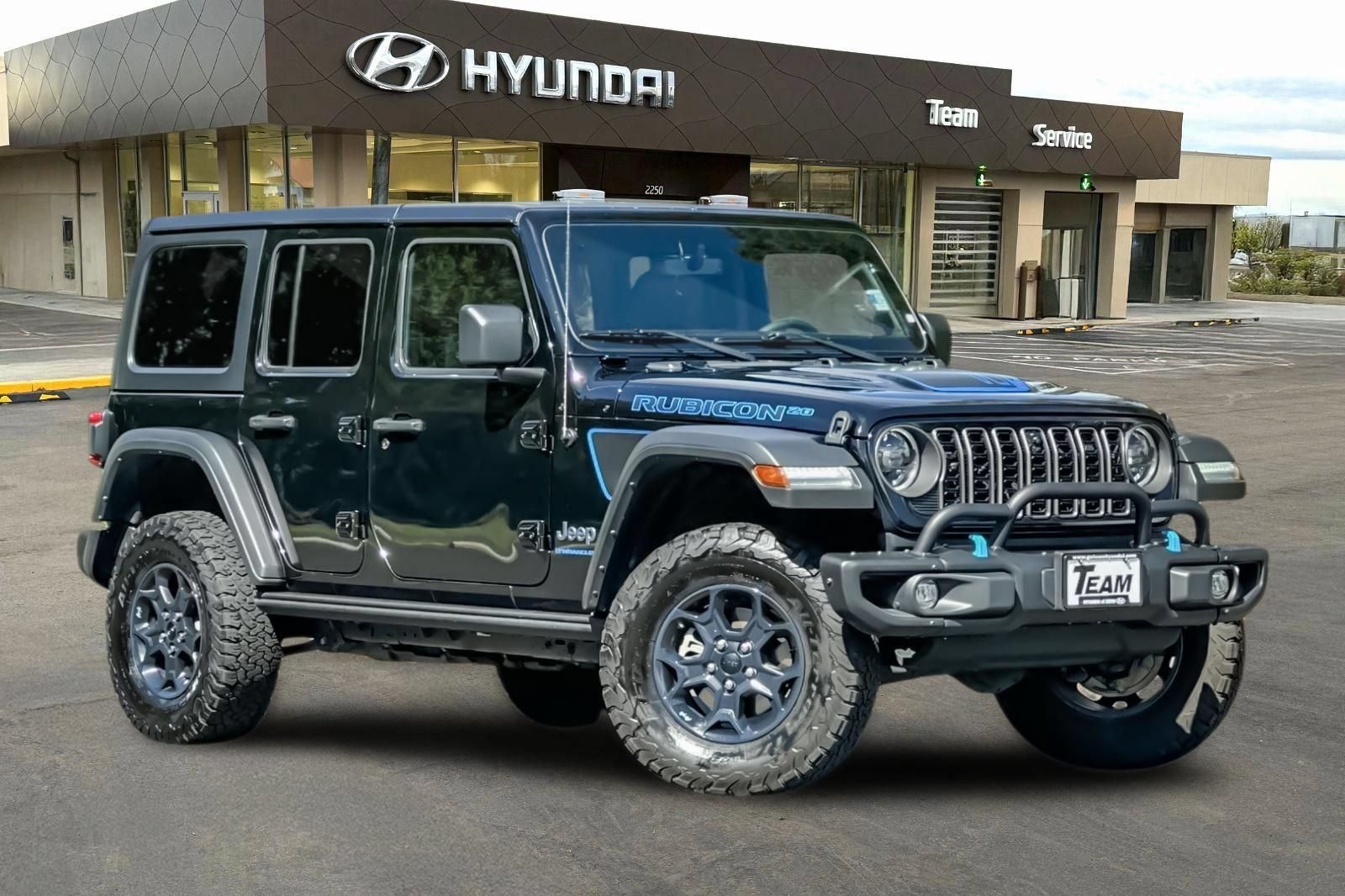 Used 2023 Jeep Wrangler Unlimited Rubicon 4xe AWD/4WD image 2