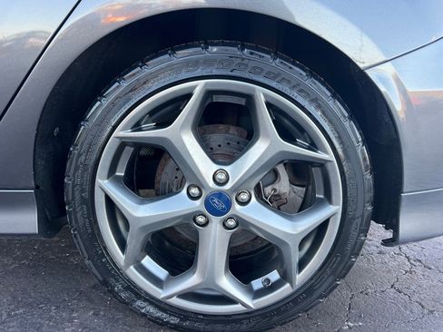 Used 2017 Ford Focus ST w/ Equipment Group 402A image 38