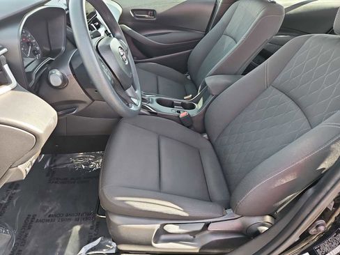 Used 2025 Toyota Corolla LE image 29