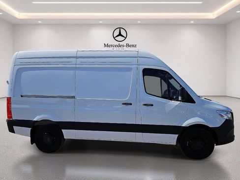 Used 2025 Mercedes-Benz Sprinter 2500 image 9