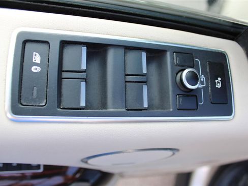 Used 2014 Land Rover Range Rover HSE image 29