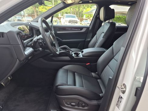 Certified 2026 Porsche Cayenne AWD/4WD image 5