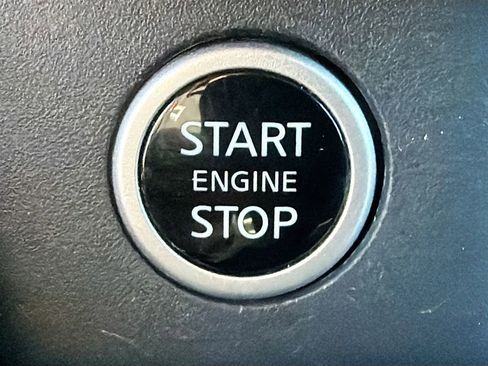 Used 2023 Nissan Rogue SV image 36