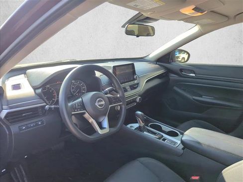 Used 2024 Nissan Altima 2.5 SV image 9
