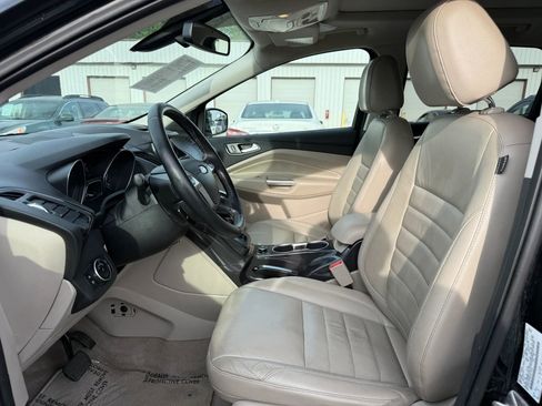 Used 2016 Ford Escape Titanium image 2