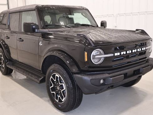 New 2026 Ford Bronco Outer Banks AWD/4WD image 3