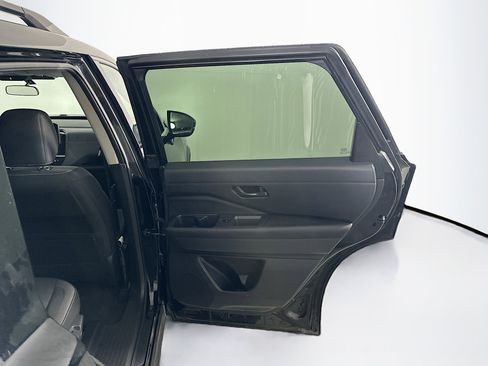 Used 2025 Nissan Pathfinder SV image 32