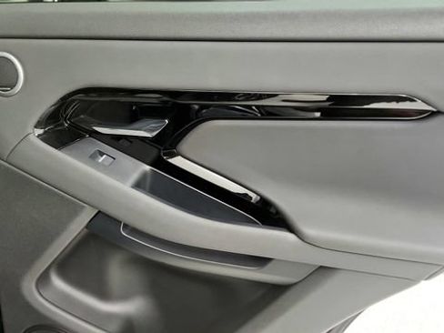 Used 2025 Land Rover Range Rover Evoque S AWD/4WD image 40