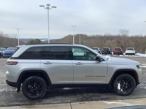 New 2026 Jeep Grand Cherokee Altitude AWD/4WD image 4