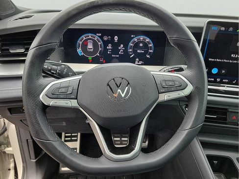 Used 2026 Volkswagen Tiguan SE R-Line FWD image 16