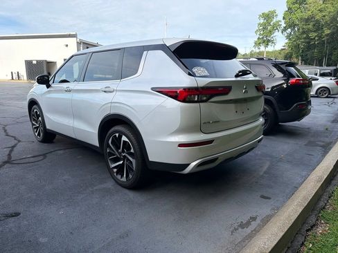 Used 2023 Mitsubishi Outlander SE AWD/4WD image 4