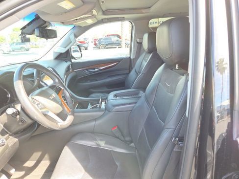 Used 2020 Cadillac Escalade Luxury image 6
