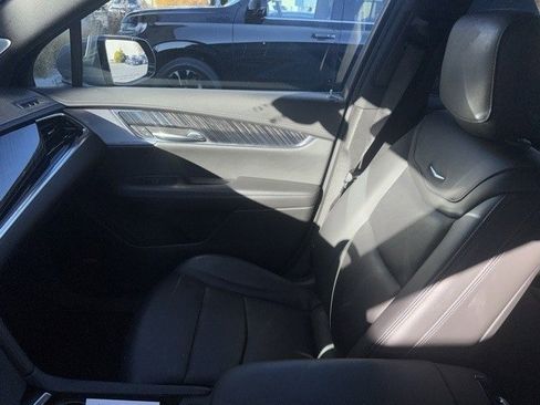 Certified 2023 Cadillac XT6 Premium Luxury image 5