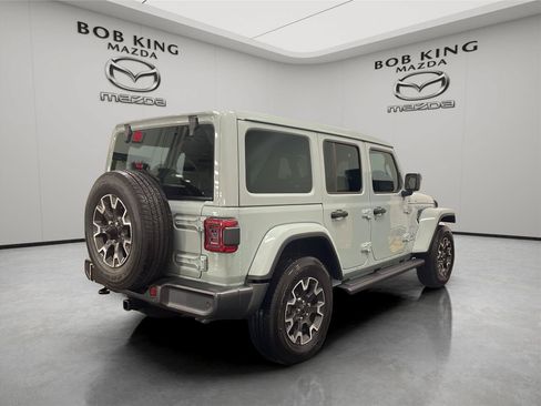 Used 2024 Jeep Wrangler Unlimited Sahara w/ Technology Group AWD/4WD image 5
