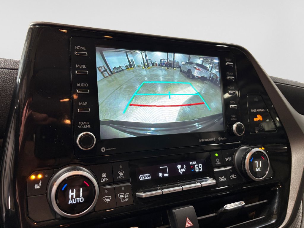 Used 2021 Toyota Highlander XLE FWD image 21