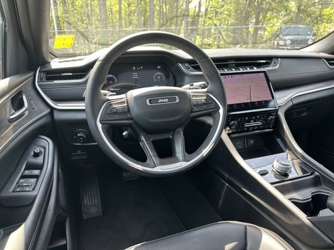 Used 2024 Jeep Grand Cherokee L Limited w/ Luxury Tech Group II image 26