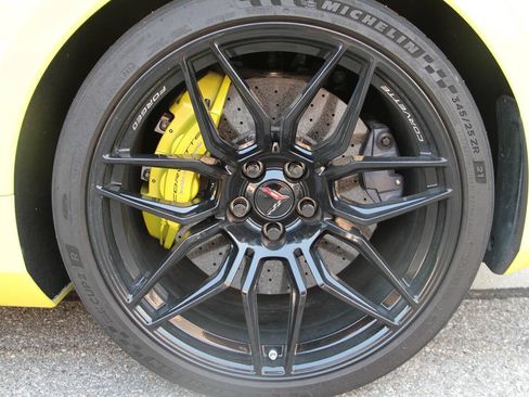 Used 2024 Chevrolet Corvette Z06 w/ Z07 Performance Package RWD image 28